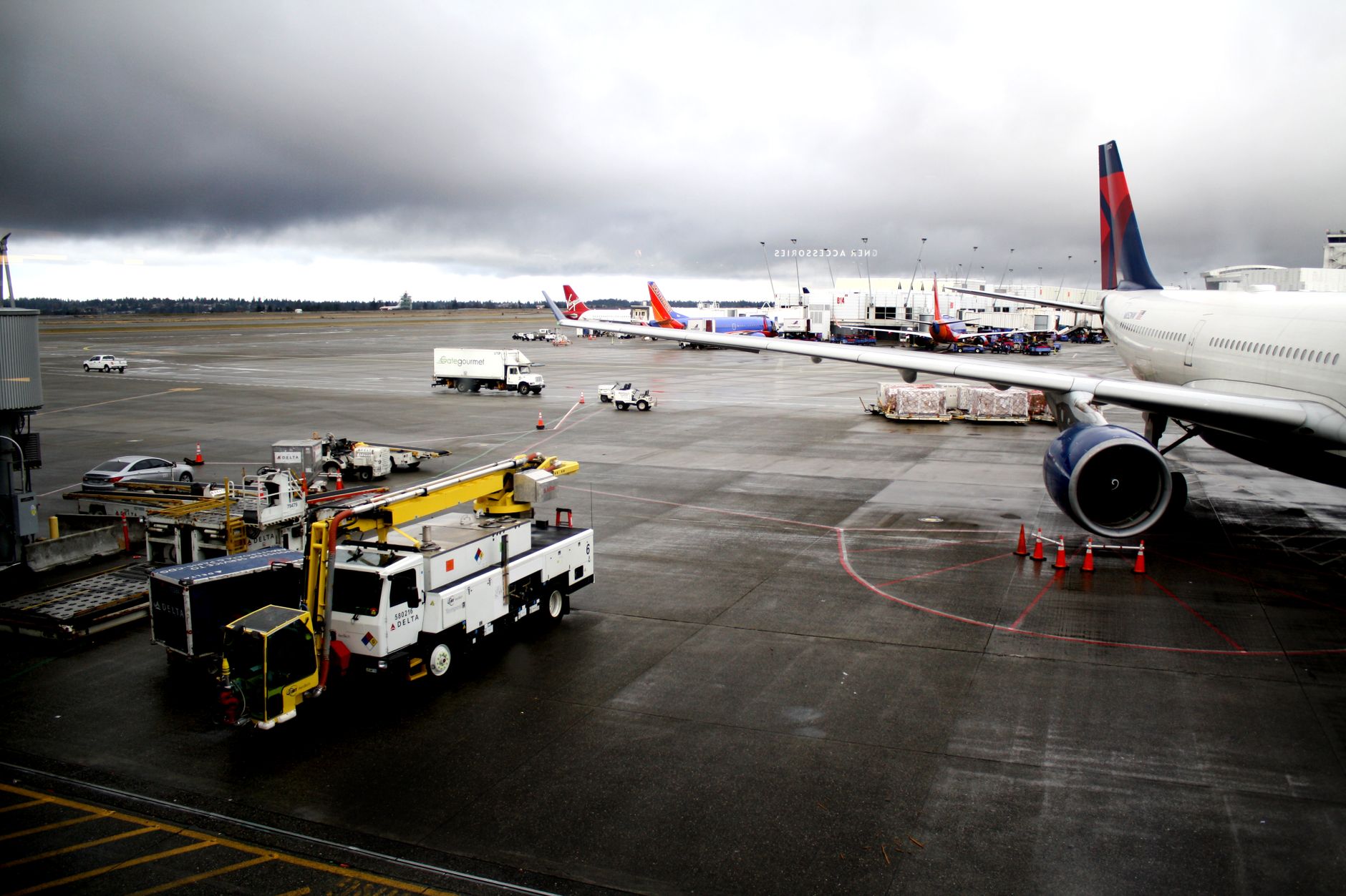 Airport De-Icing Vehicle Supplier Comparison: Vestergaard, Overaasen, Boschung and More