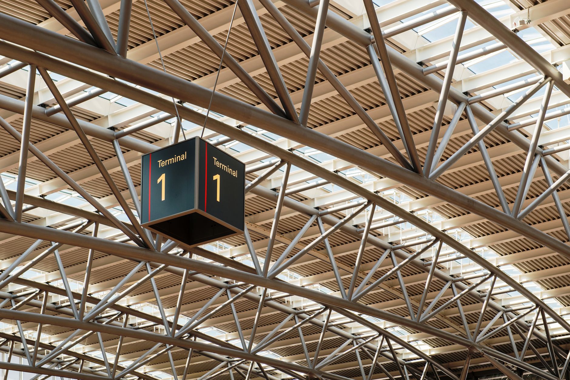 Airport Terminal Construction Firms Compared: Cost, Scale and Contract Type