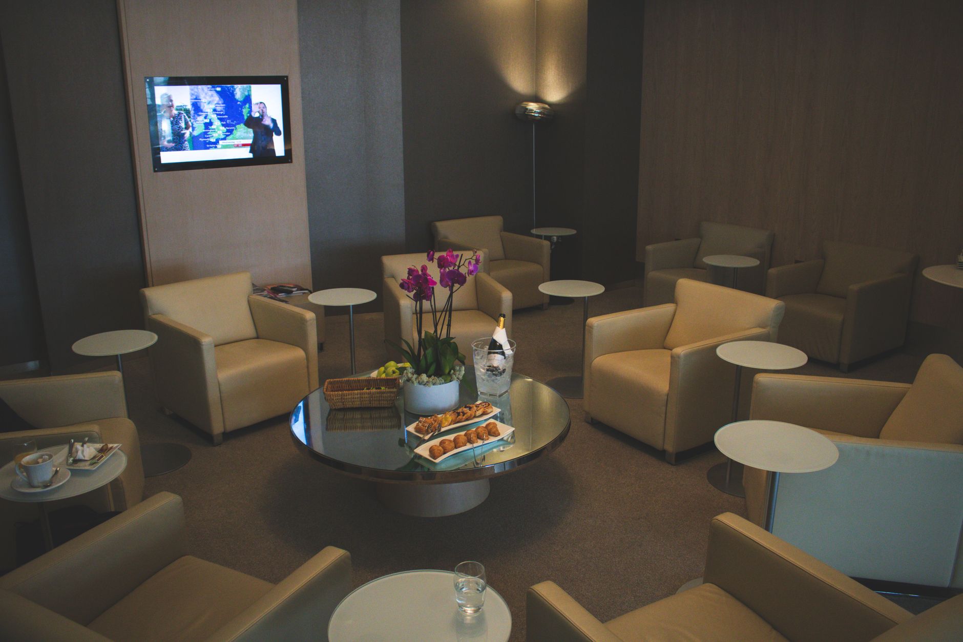 DFW Airport Lounge Space Grows 44% to 234,000 sq ft