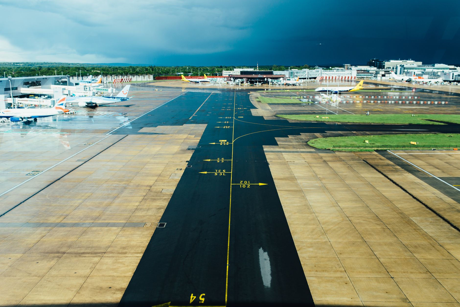 iGA Istanbul Airport Opens Sixth Runway, €890m Phase 2 Start