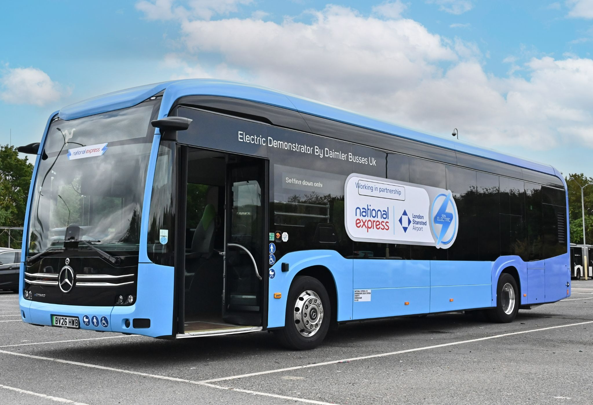 National Express Runs Electric Bus Trial on Stansted Airport’s Car Park Shuttle