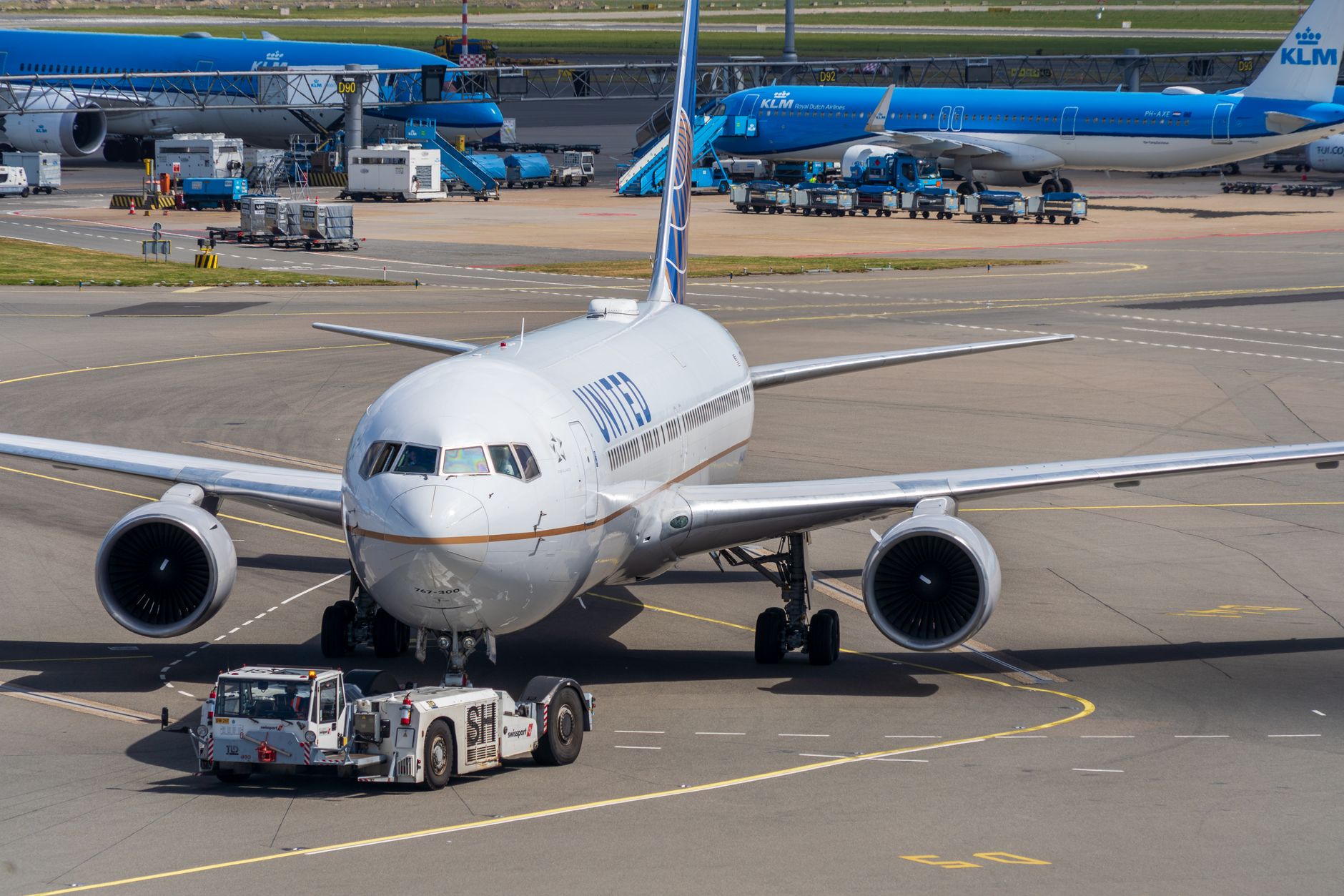 TLD Hits 50% Electric GSE Production With Remote A350 Pushback