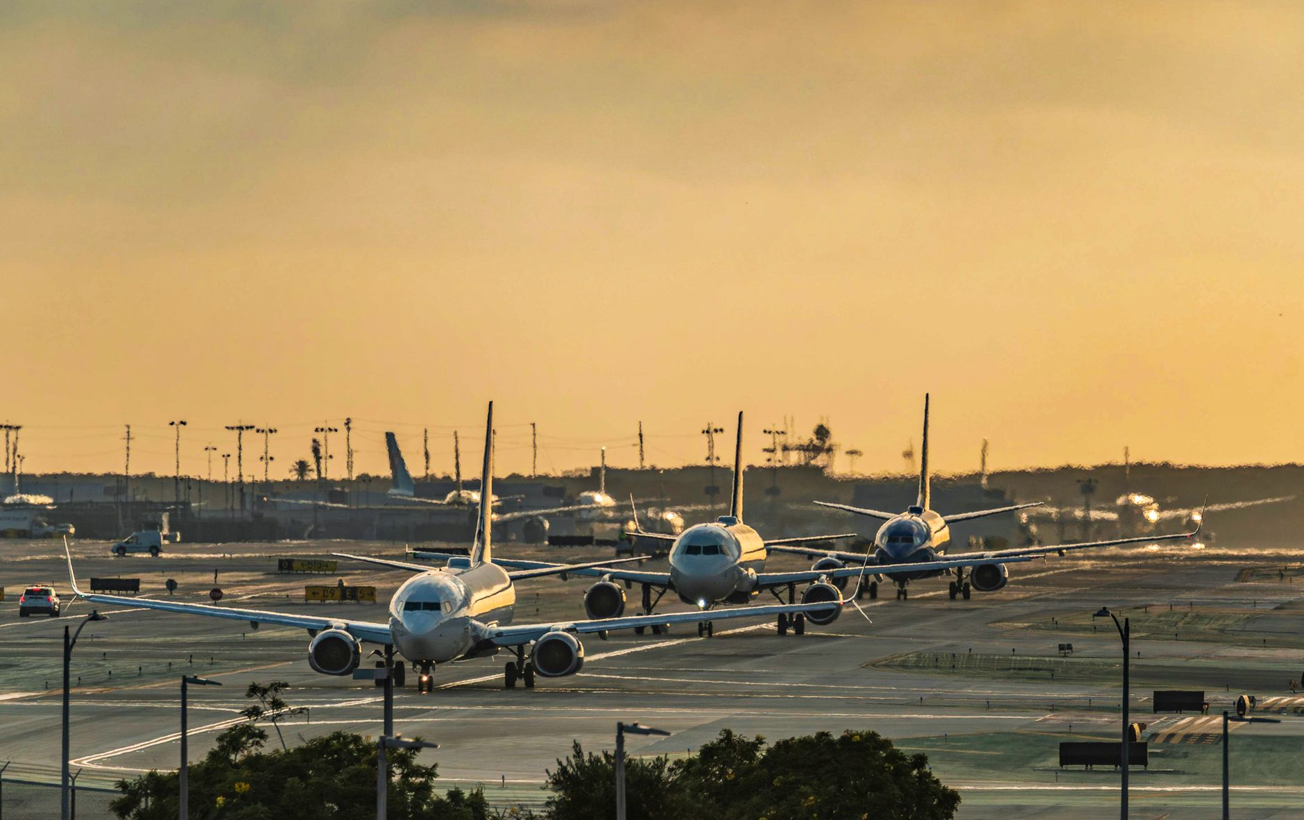 United Defers 10 O’Hare Routes as FAA Extends Cap to 2027