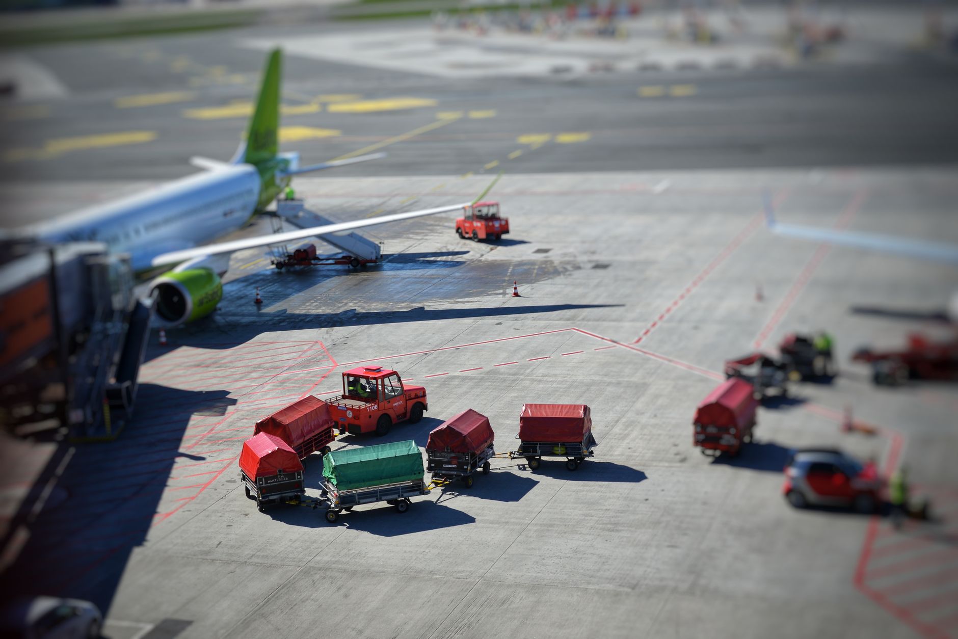 DOLL: Electric Highloaders Cost Up to 2x Diesel Models